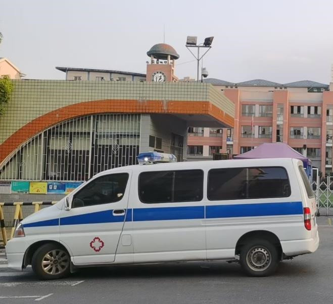 右江救护车出租护送骨折病人一公里多少钱